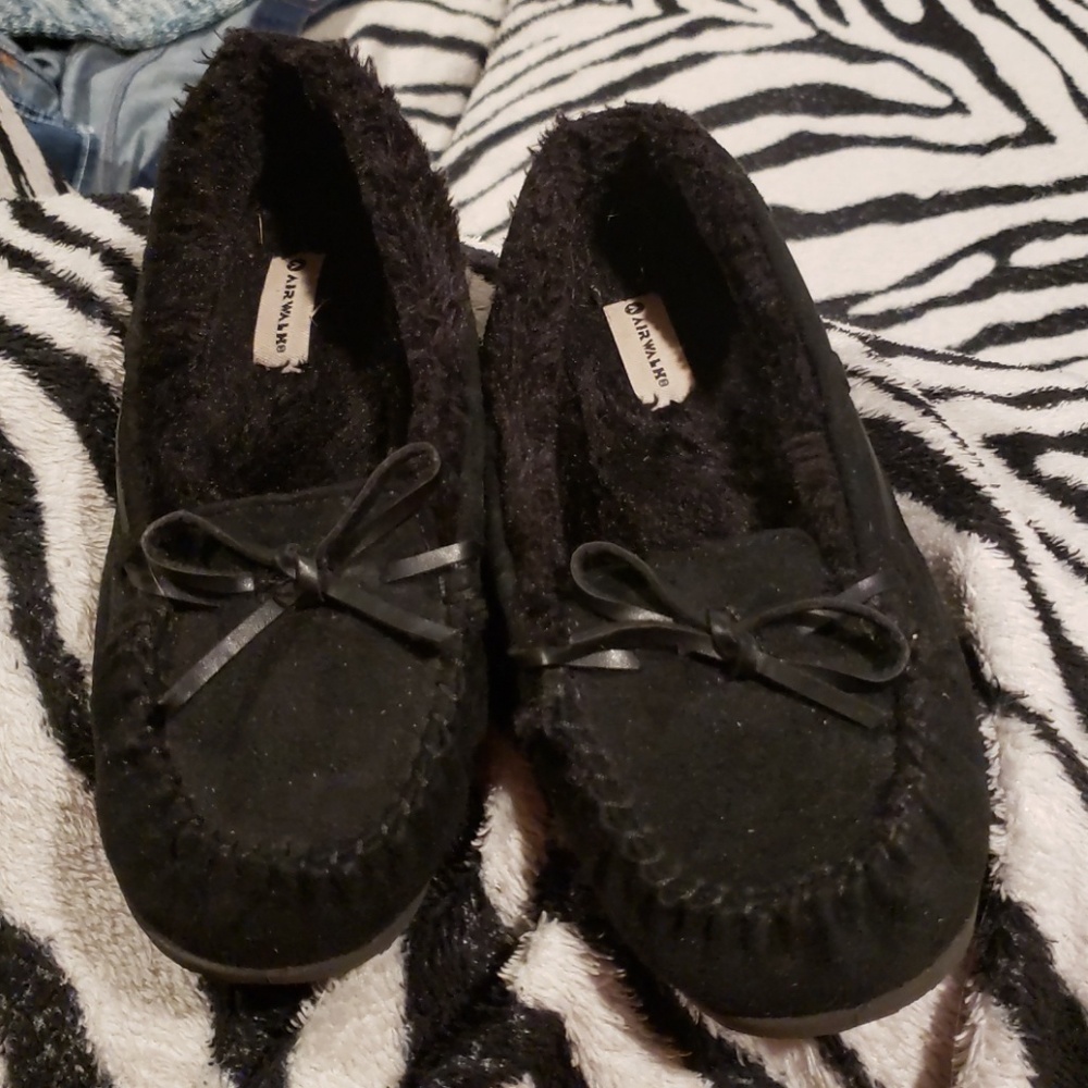 Airwalk moccasin slippers